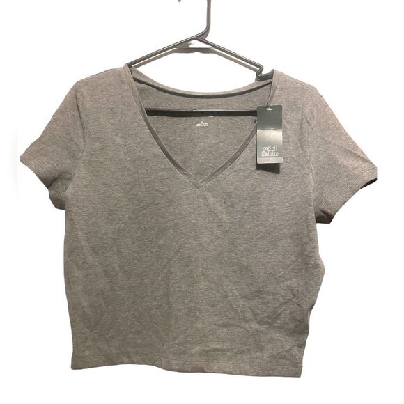 NWT-Women's Short Sleeve V-Neck Cropped T-Shirt - Wild Fable™‎ - Picture 5 of 6